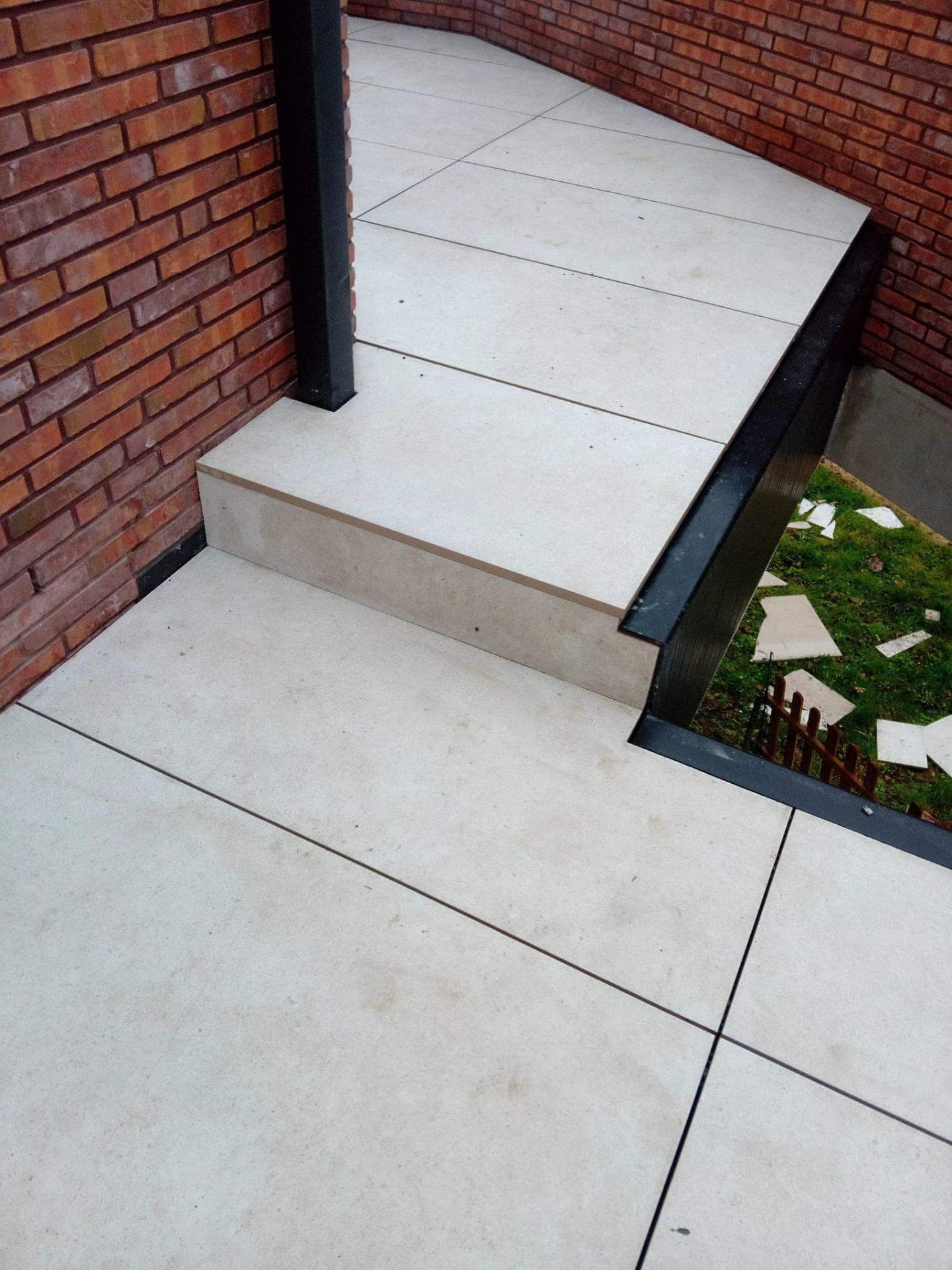 Plaatsen 50m² terras op tegeldragers